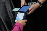 Standard Chartered Hong Kong und G+D präsentieren Ergebnisse ihrer e-HKD-Pilotstudie zu Offline-Zahlungen