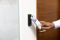 Das HID Seos Essential Bundle sorgt europaweit für sichere Zutrittskontrolle in KMUs