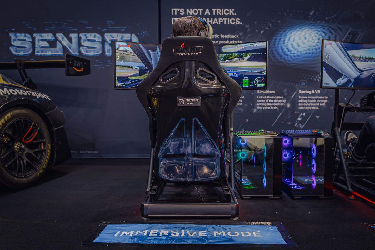 Nitro Concepts stellt SimRacing Produktlinie auf Basis der revolutionären Sensit! Metahaptics-Technologie vor. Nitro Concepts stellt SimRacing Produktlinie auf Basis der revolutionären Sensit! Metahaptics-Technologie vor.