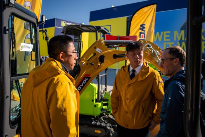 Feuert uns an! Das Produktteam von Lovol Heavy Industry ist bereit zu glänzen!