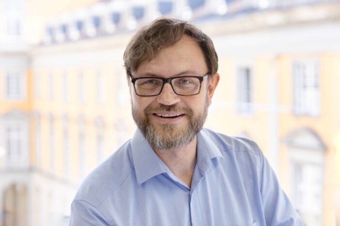 BusinessCode bekennt sich zu europäischer Technologie – Mitarbeitende sprechen sich für mehr Unabhängigkeit und Datenschutz aus