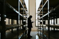 Leere Regale, volle Auftragsbücher- Beenden Sie das Chaos mit der COSYS Lagerverwaltungssoftware