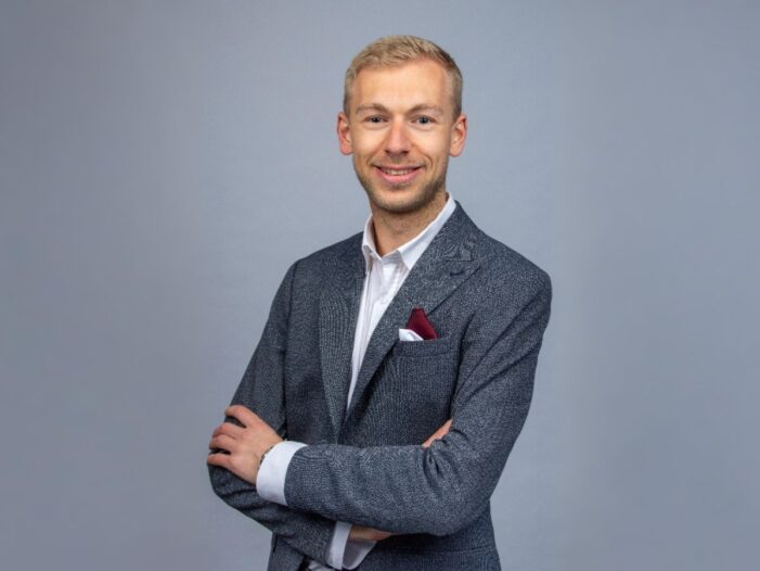 Jonas Frewert: Wie Unternehmen mit KI-Sichtbarkeit die Weltwirtschaft beeinflussen