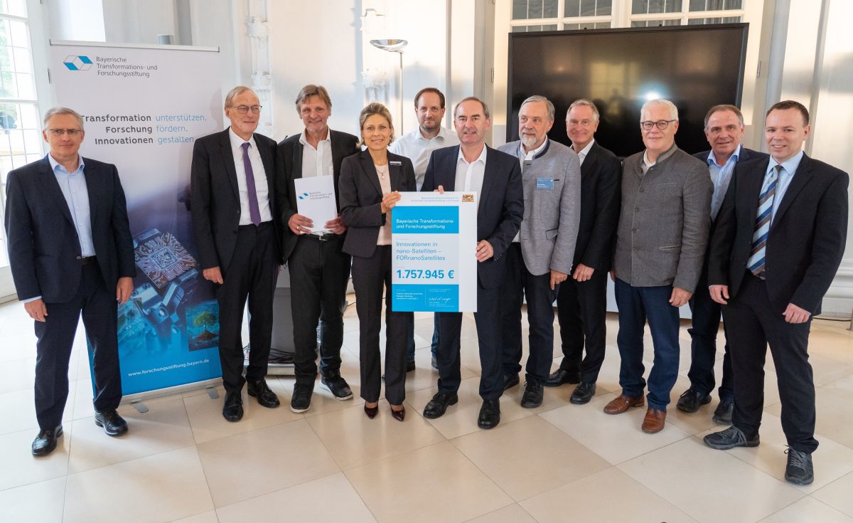Mit Lino Expertise zur Serienfertigung von Nanosatelliten Mit Lino Expertise zur Serienfertigung von Nanosatelliten