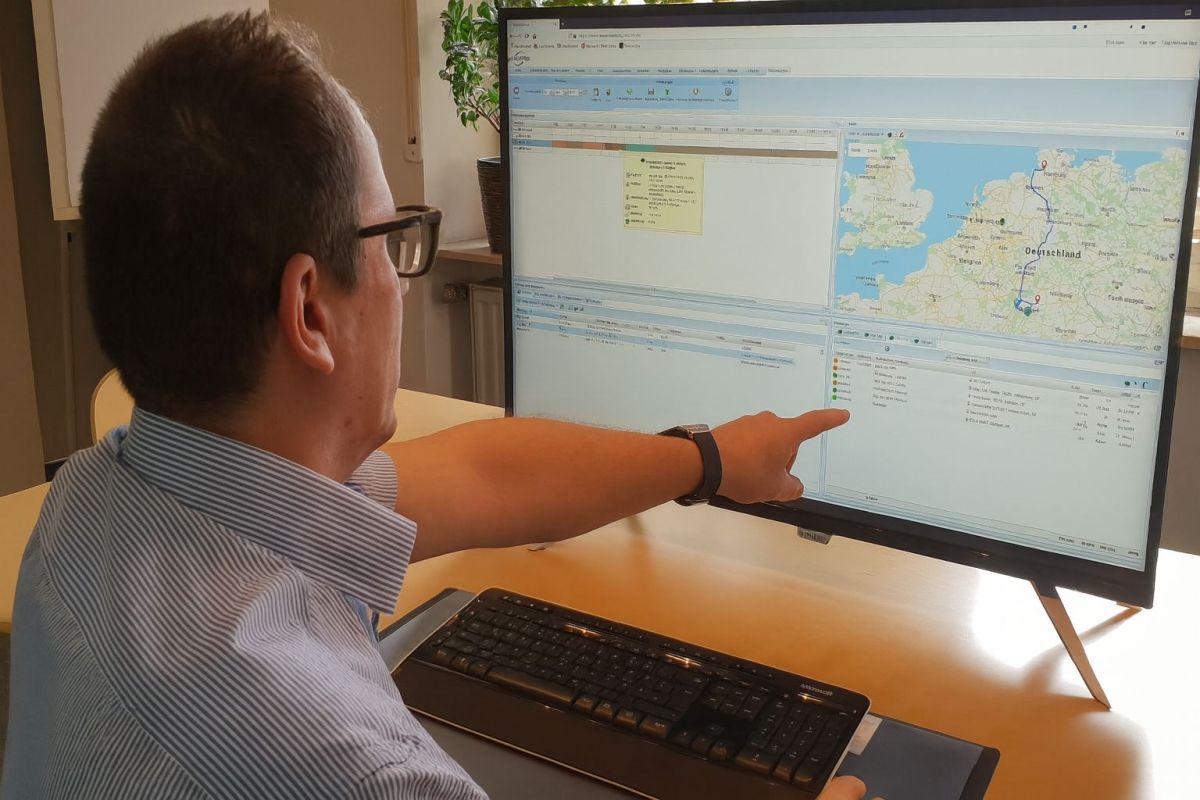 Smarte Tourenplanung im Handwerk: AREALCONTROL mit KI Smarte Tourenplanung im Handwerk: AREALCONTROL mit KI