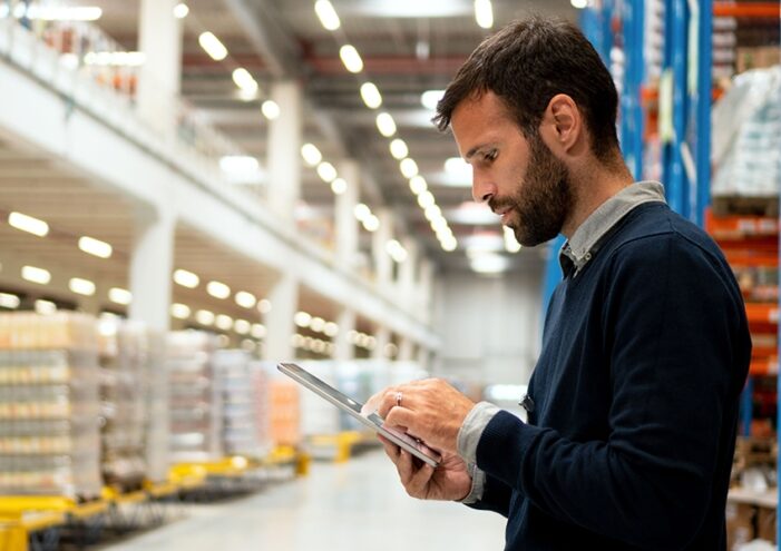 Fraunhofer IML bestätigt erneut Leistungsfähigkeit von LEA Reply™ – KI-Assistenten setzen neue Maßstäbe in der Lagerverwaltung