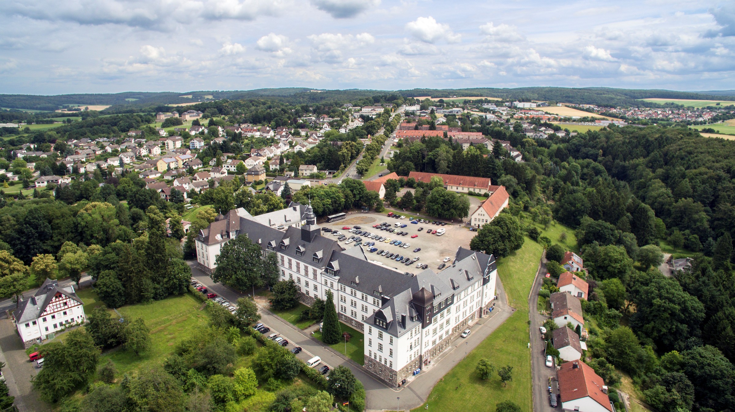 Gemeinsam für die Fachkräfte von morgen: FWH schließt sich dem Smart Electronic Factory e.V. an Gemeinsam für die Fachkräfte von morgen: FWH schließt sich dem Smart Electronic Factory e.V. an