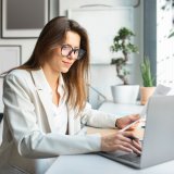 Neuer Handelsblatt-Fachbeitrag liefert den Leitfaden für strategische KI-Kompetenz