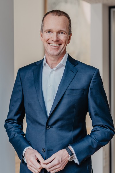 SNP-Aufsichtsrat verlängert Vertrag von CEO Jens Amail vorzeitig