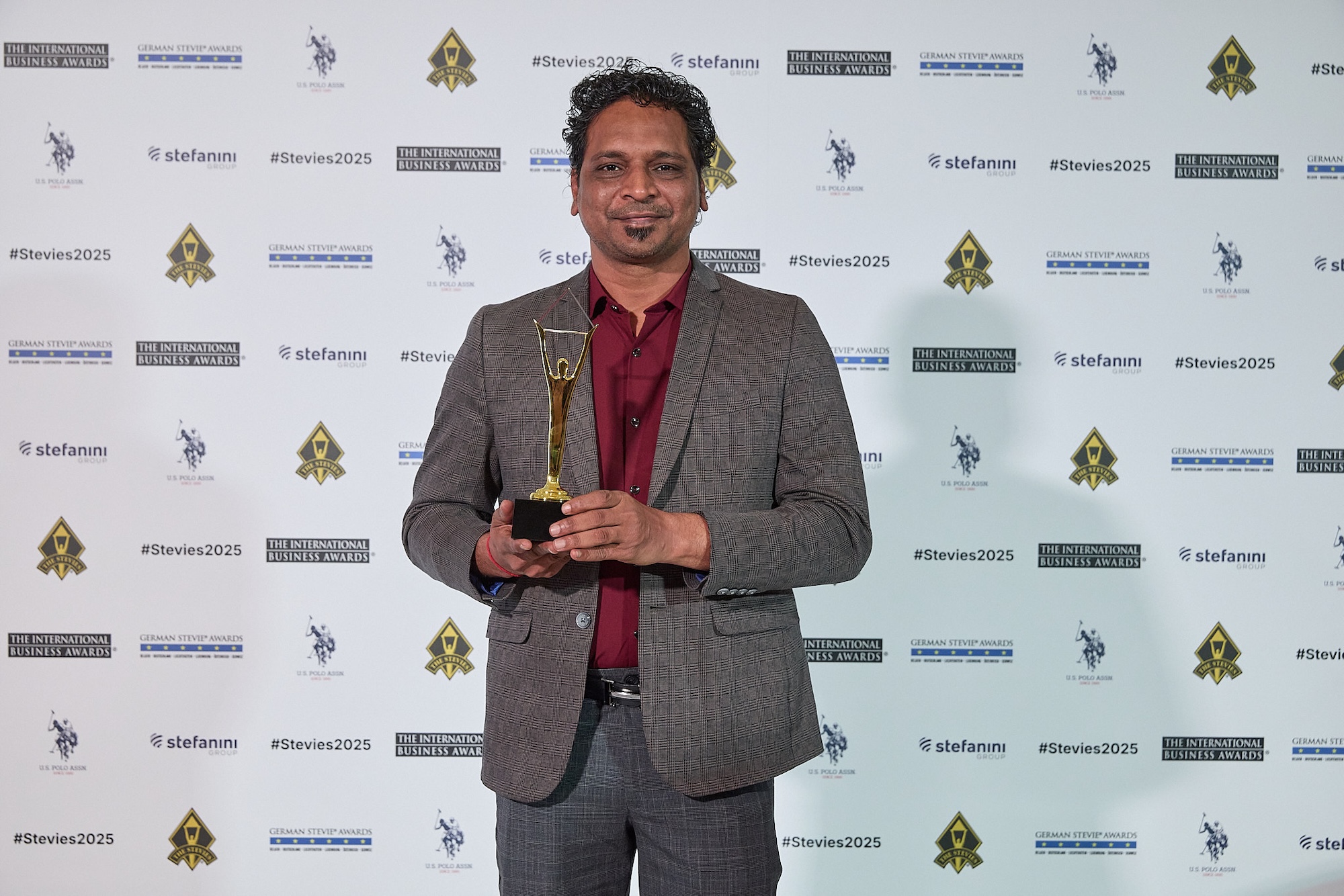 Chirag Patel von Hidden Brains gewinnt Stevie Award für KI und digitale Transformation in Europa