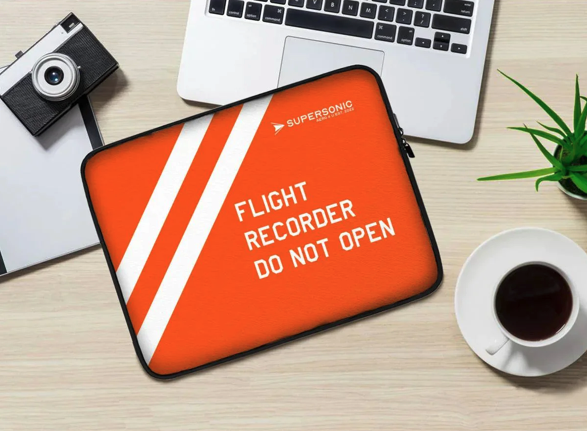 SUPERSONIC Aero 4U bringt Neopren-Laptoptaschen mit Aviation-Design an den Start: kompakter Schutz für Laptop, iPad Pro und EFB