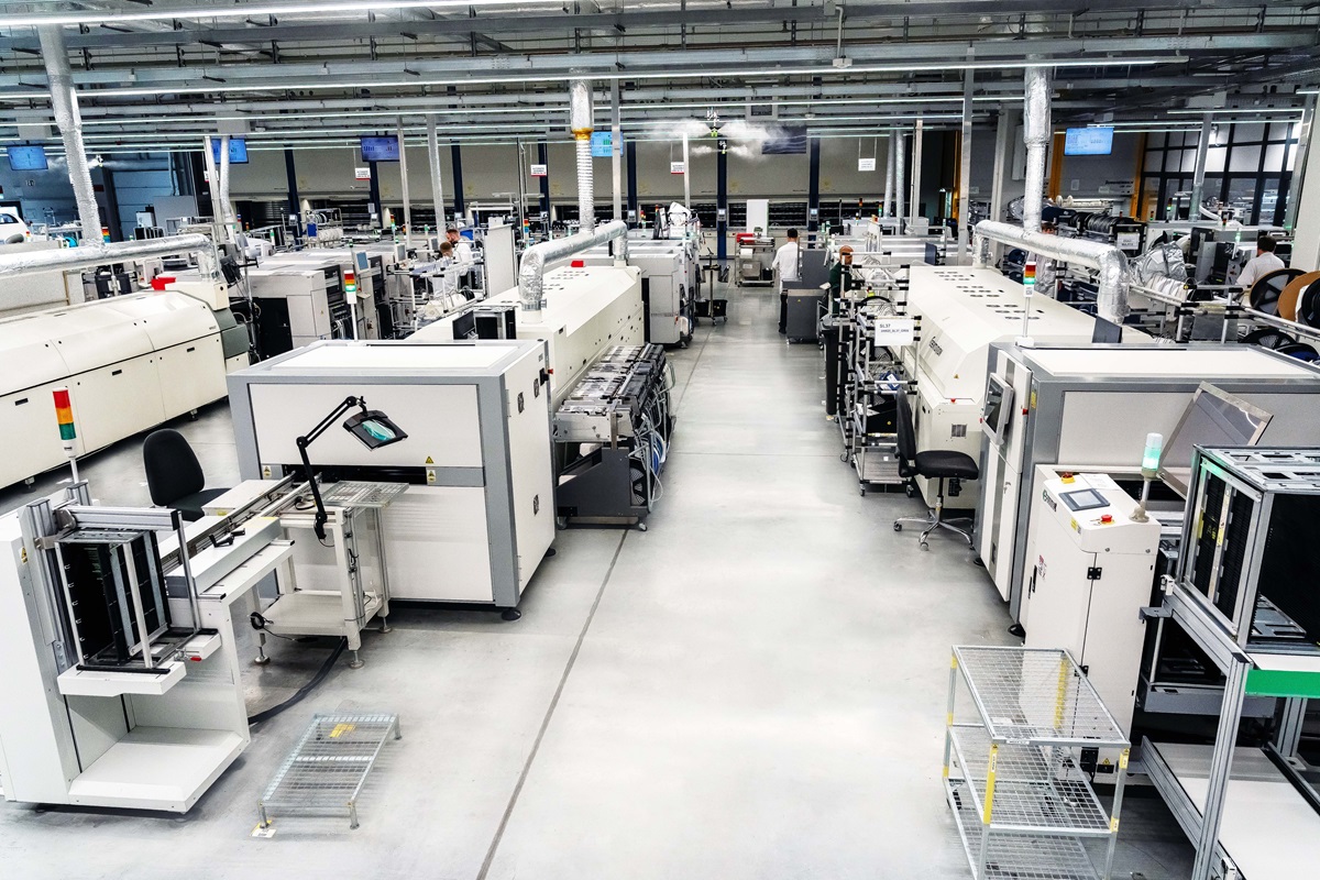 Fideltronik schafft mit iTAC Echtzeit-Transparenz über 25+ Produktionslinien