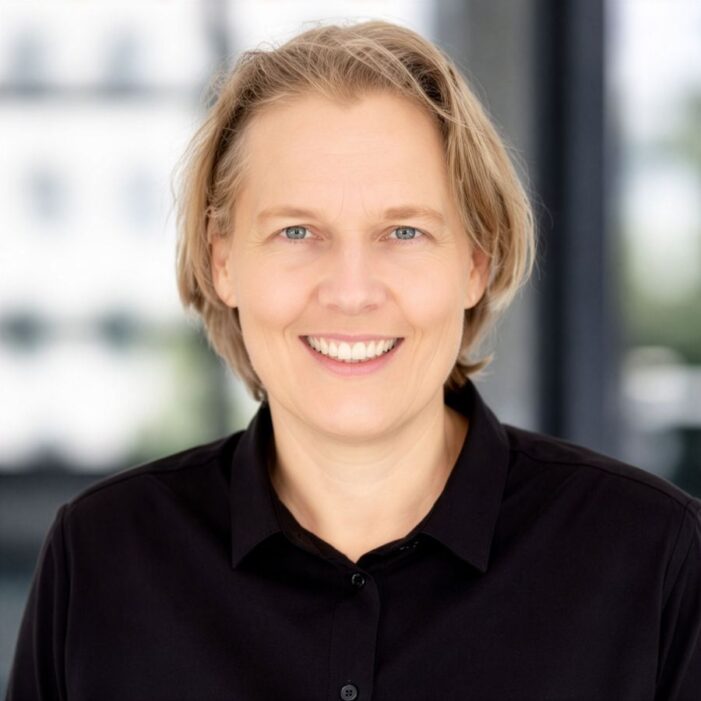 b.telligent investiert gezielt in „Healthcare & Pharma“ – und holt Dr. Silvia Paddock als Top-Expertin an Bord