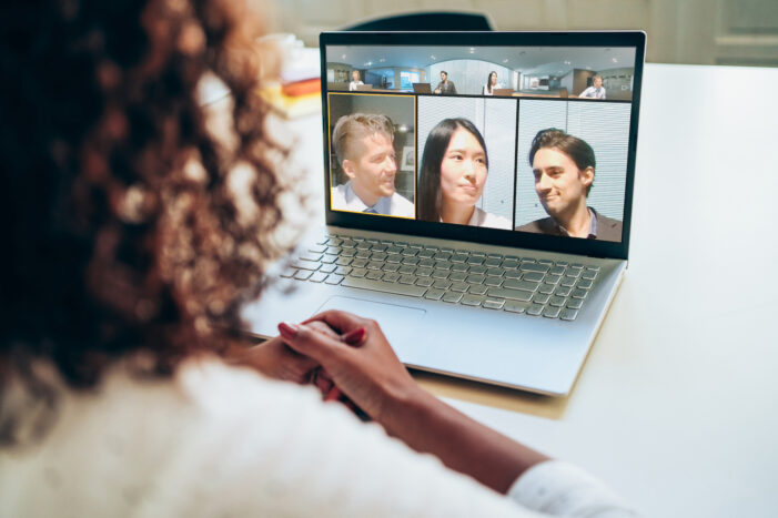 RICOH 360 Meeting Hub: 3-in-1-Konferenzgerät für hybride Meetings an jedem Ort RICOH 360 Meeting Hub: 3-in-1-Konferenzgerät für hybride Meetings an jedem Ort