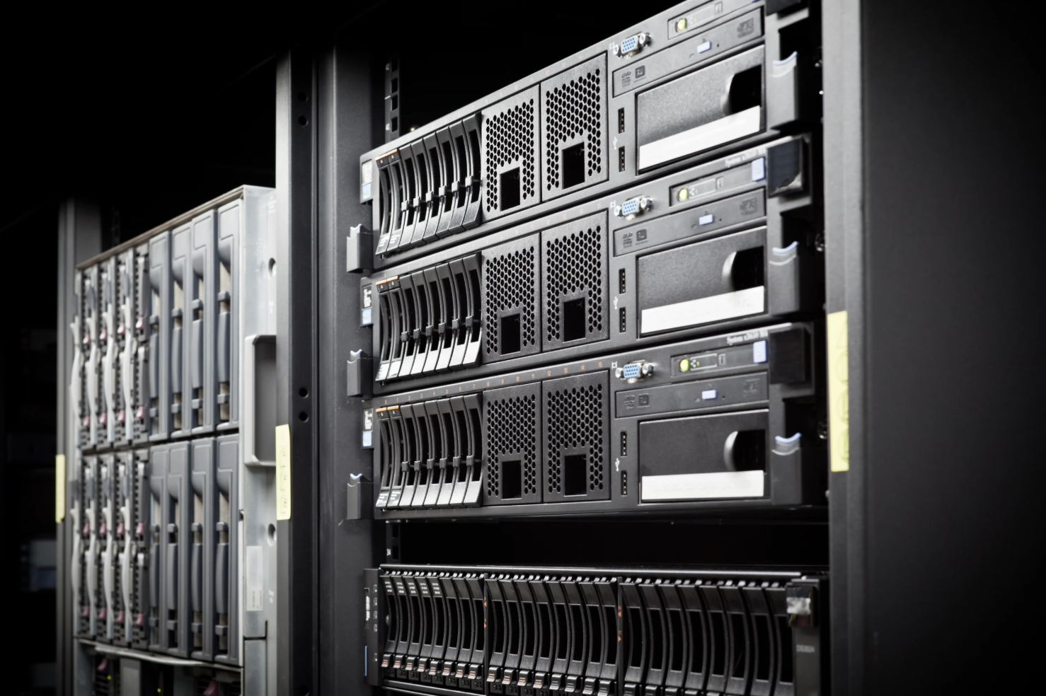 Cloud Migration: Zwischen Effizienz und Sicherheitsverantwortung Cloud Migration: Zwischen Effizienz und Sicherheitsverantwortung
