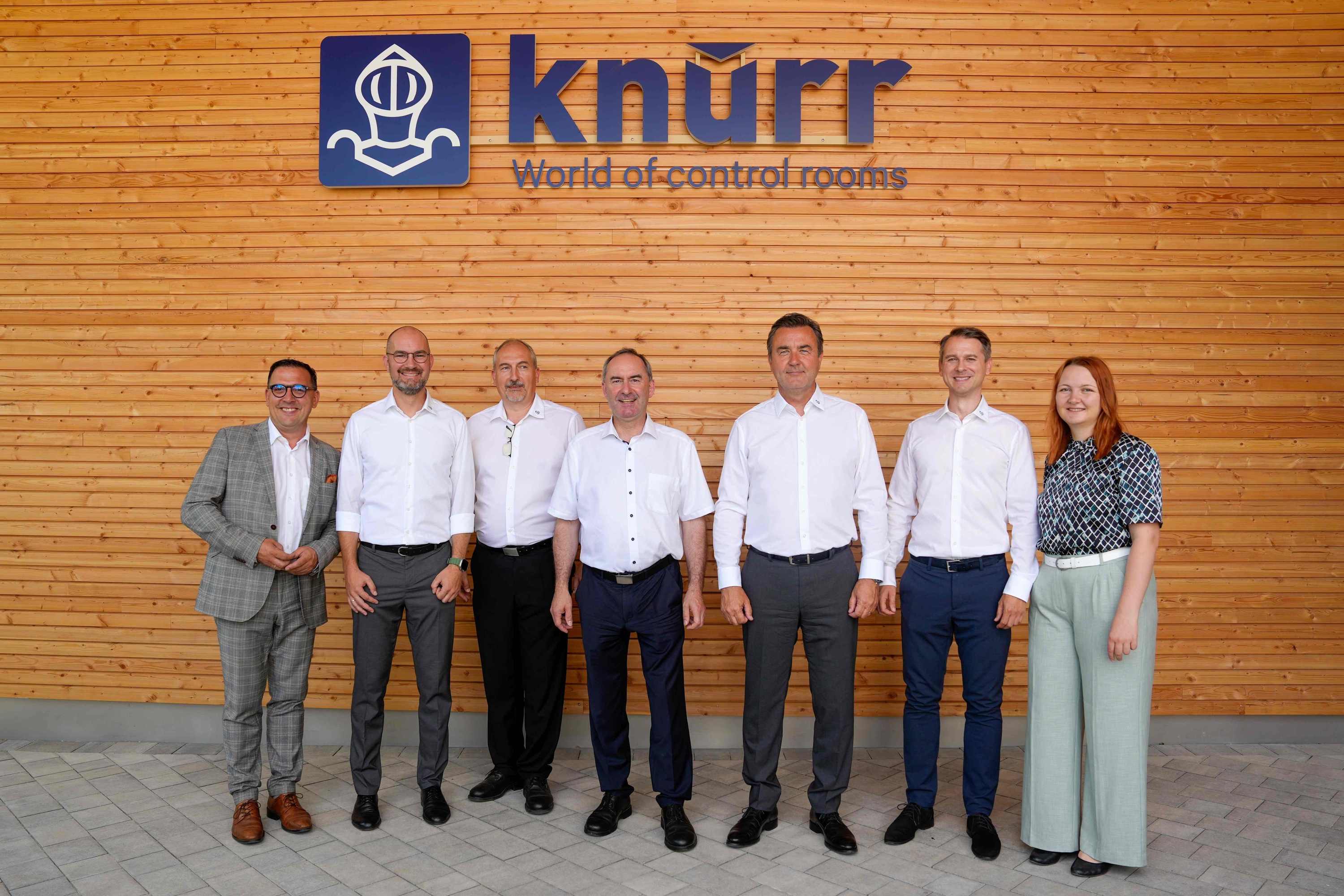 Staatsminister Hubert Aiwanger eröffnet neues Experience Center der Knürr GmbH