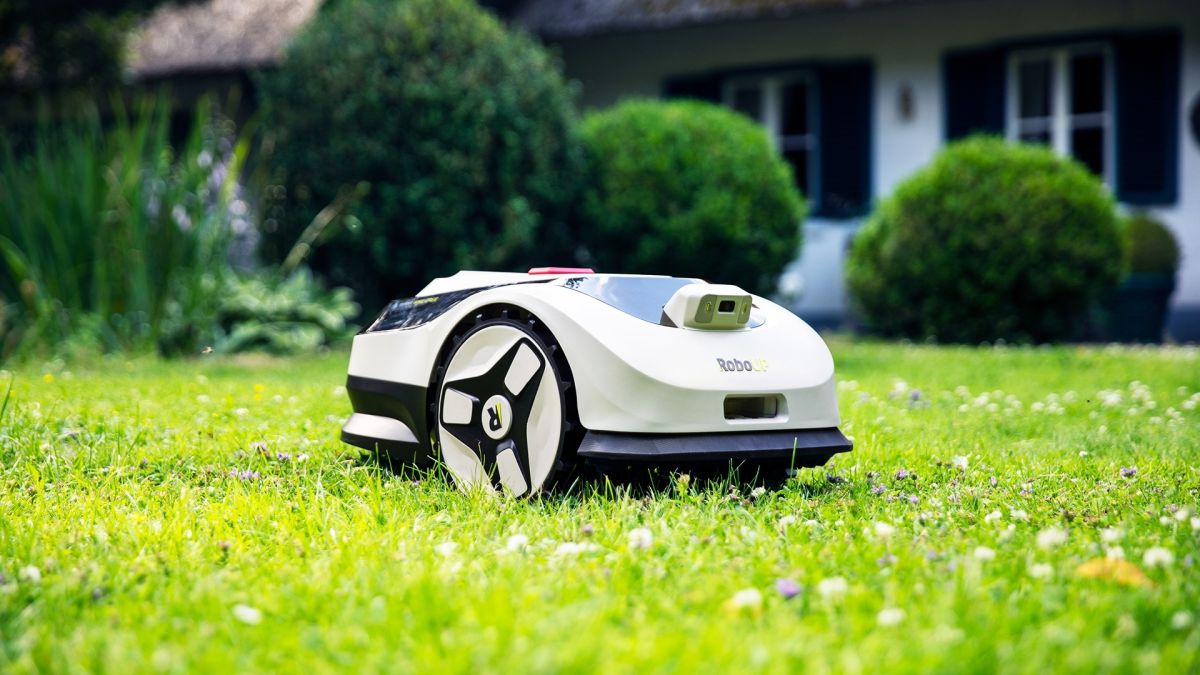 Newcomer schlägt bekannte Marken: Rasenroboter RoboUP Raccoon 2 SE überzeugt in zwei Produkttests Newcomer schlägt bekannte Marken: Rasenroboter RoboUP Raccoon 2 SE überzeugt in zwei Produkttests