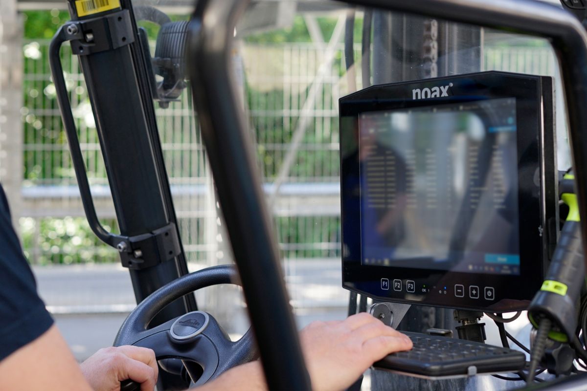 Gummiwerk KRAIBURG setzt seit über zehn Jahren auf noax Logistikterminals und Industrie-PCs Gummiwerk KRAIBURG setzt seit über zehn Jahren auf noax Logistikterminals und Industrie-PCs