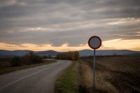 Geschwindigkeit bleibt die häufigste Ursache tödlicher Verkehrsunfälle: 812 der 2.832 Verkehrstoten des Jahres 2025 verunglückten bei Tempounfällen Geschwindigkeit bleibt die häufigste Ursache tödlicher Verkehrsunfälle: 812 der 2.832 Verkehrstoten des Jahres 2025 verunglückten bei Tempounfällen
