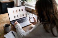 Onlinemarktplätze bündeln 56,7 Prozent der Online-Umsätze in Deutschland – 65 Prozent der Verbraucher bestellen auch im Ausland Onlinemarktplätze bündeln 56,7 Prozent der Online-Umsätze in Deutschland – 65 Prozent der Verbraucher bestellen auch im Ausland