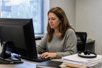 Generative KI in Unternehmen: 60 Prozent der Informationswirtschaft stellen Anwendungen bereit, im Verarbeitenden Gewerbe sind es 30 Prozent