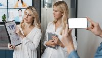 AI-Governance für Corporate Influencer: Vier Kontrollpunkte vor der Veröffentlichung AI-Governance für Corporate Influencer: Vier Kontrollpunkte vor der Veröffentlichung