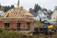 Baugenehmigungen für Wohnungen steigen von Januar bis Juli 2026 um 12,9 Prozent – bei Zweifamilienhäusern beträgt das Plus sogar 25 Prozent Baugenehmigungen für Wohnungen steigen von Januar bis Juli 2026 um 12,9 Prozent – bei Zweifamilienhäusern beträgt das Plus sogar 25 Prozent